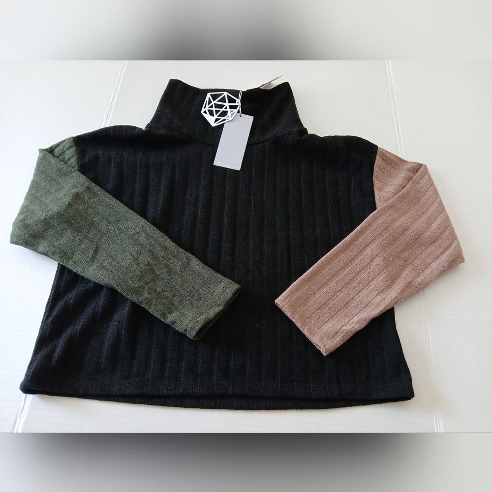 GOOD LUCK GIRL Size M Top Black Green/Beige Color New $16